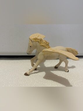 Papo / Schleich style pegaus figure / toy